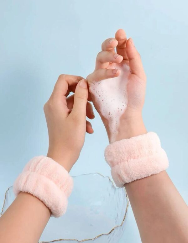 Water absorbing wrist bands
